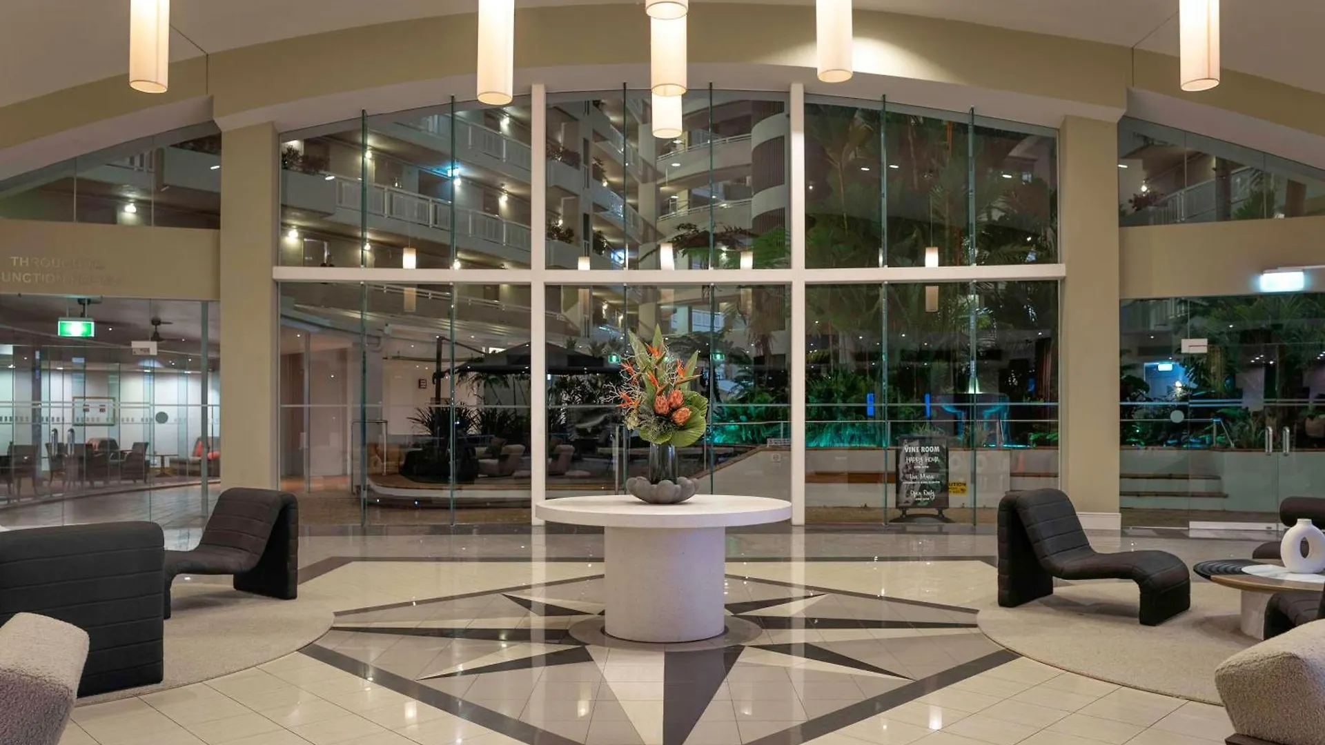 Doubletree By Hilton Cairns Hotel 4*,