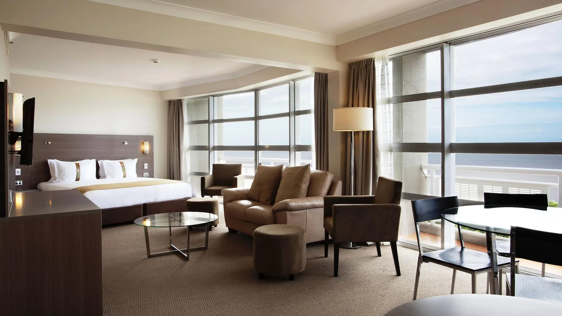 Doubletree By Hilton Cairns Hotel