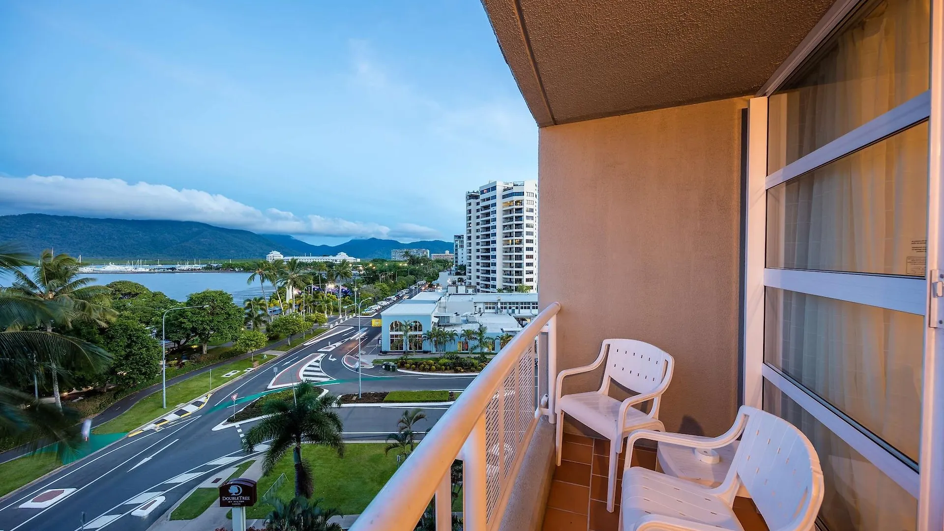 Doubletree By Hilton Cairns Hotel