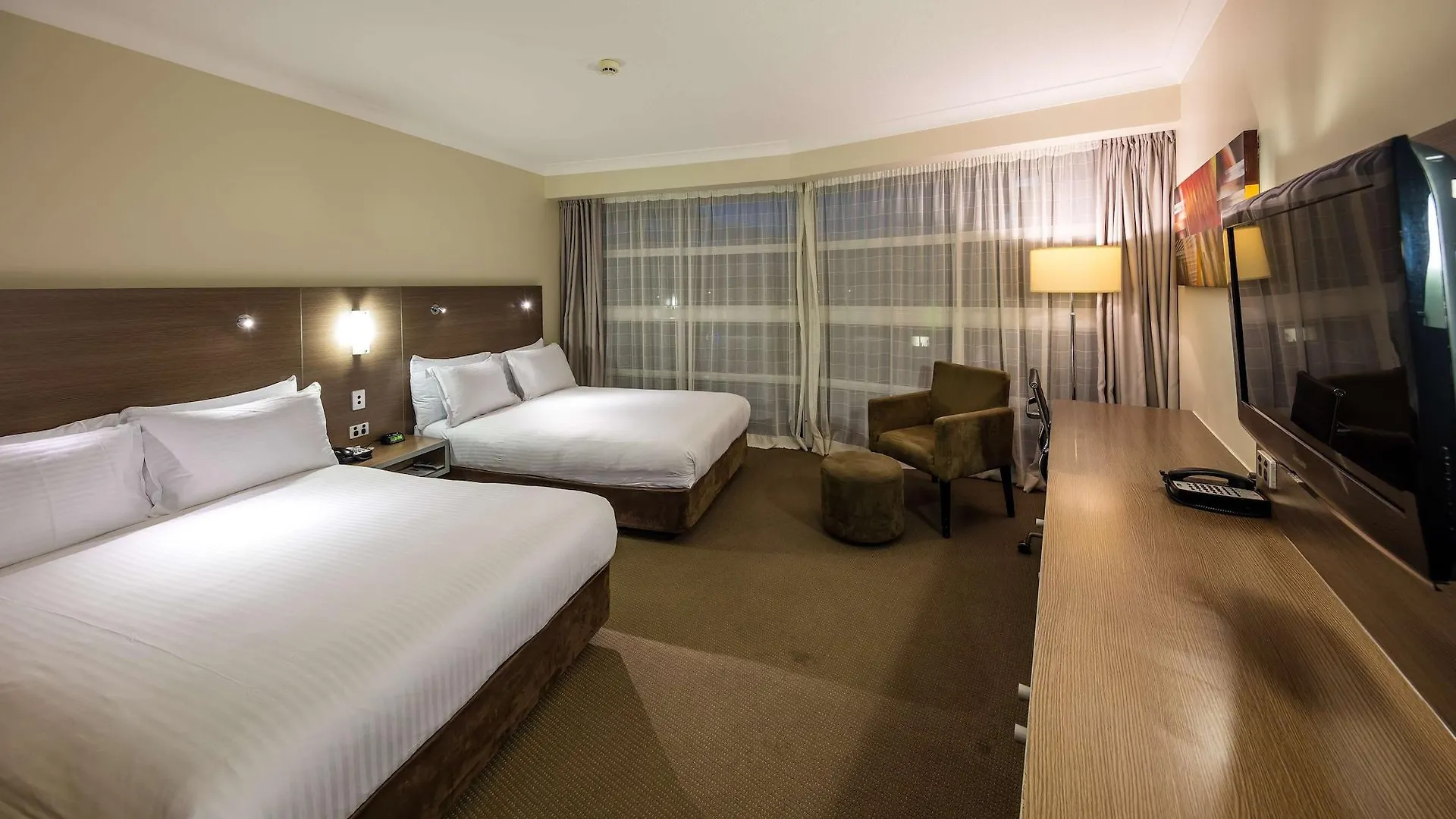 Doubletree By Hilton Cairns Hotel