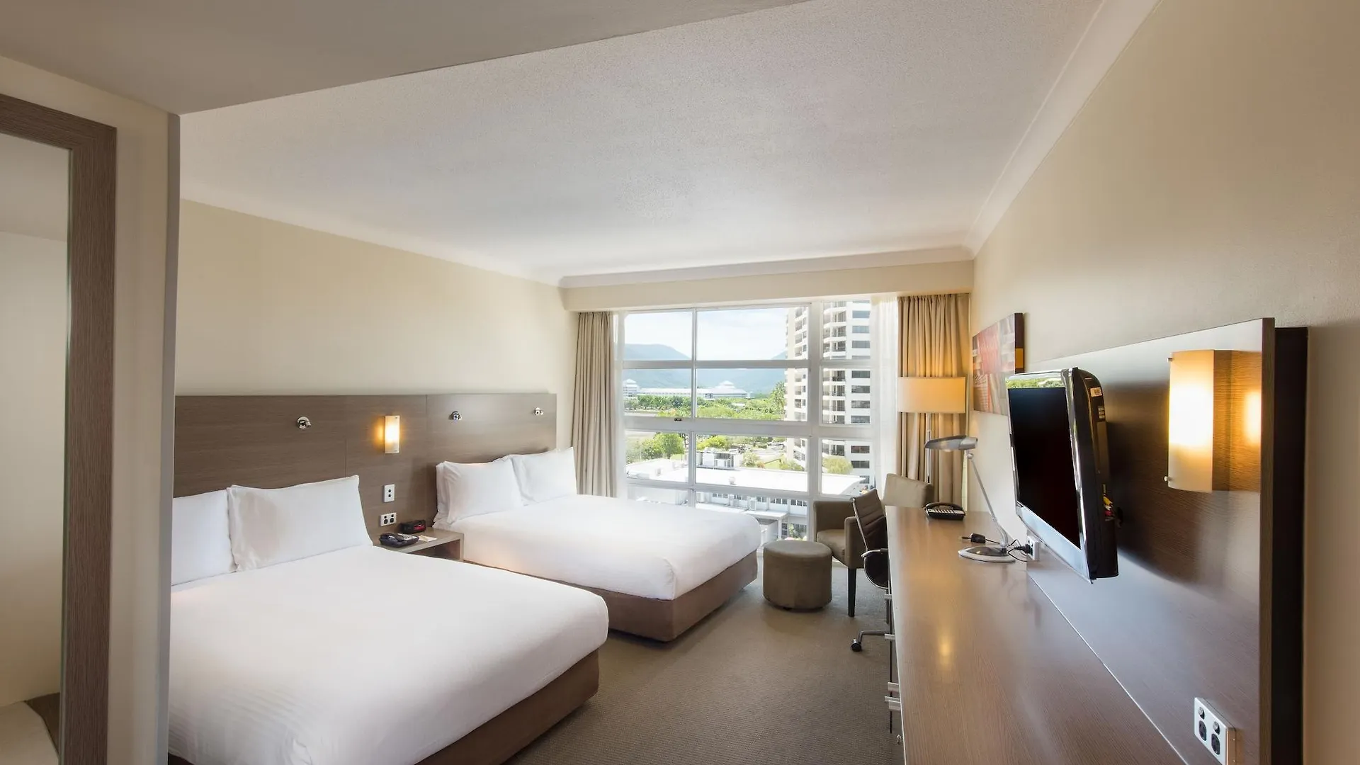 Doubletree By Hilton Cairns Hotel