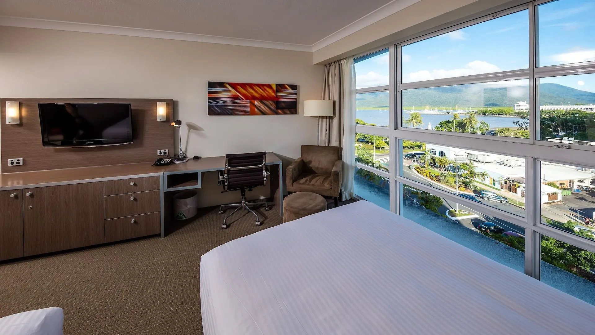 Doubletree By Hilton Cairns Hotel