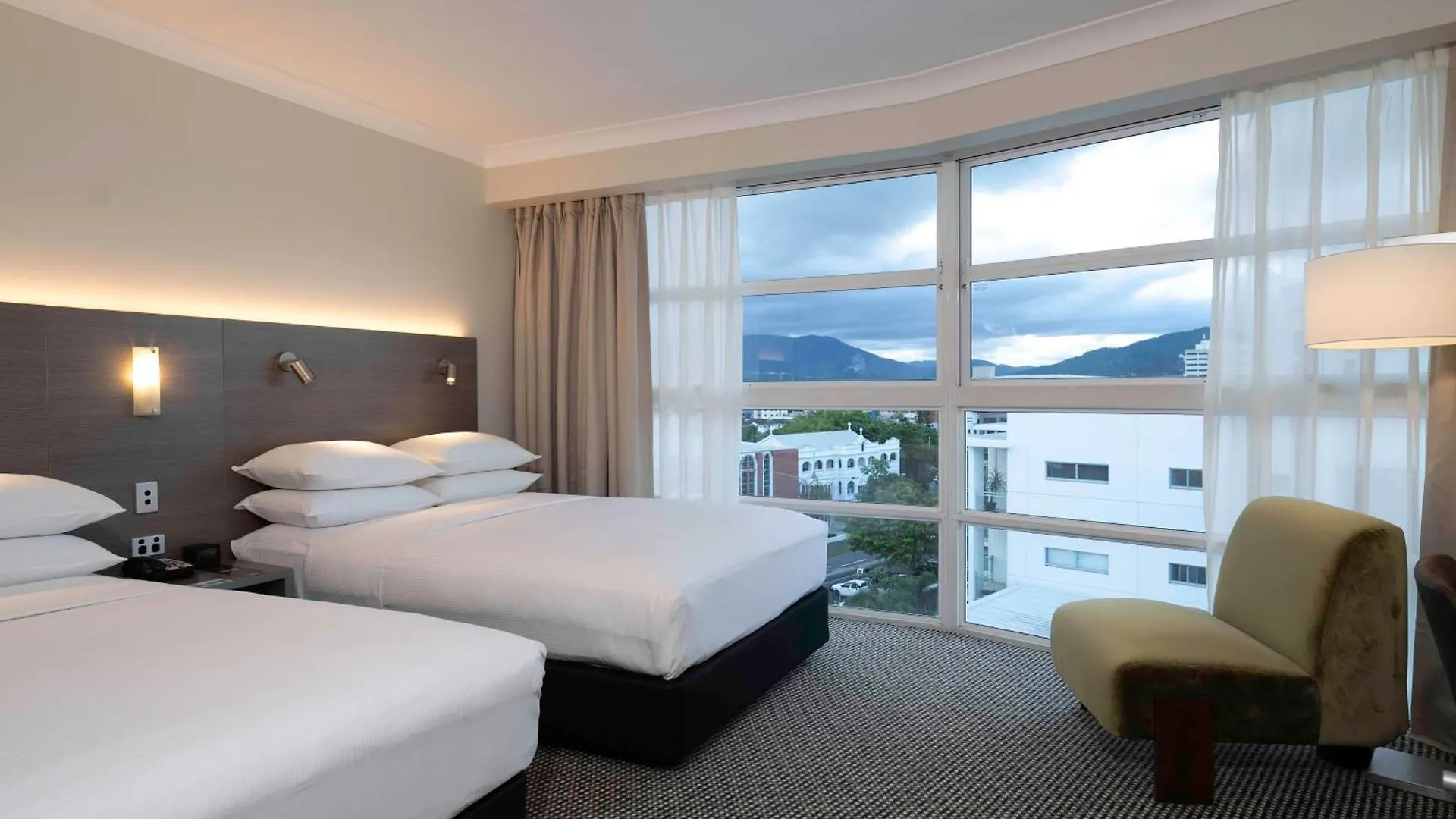 Doubletree By Hilton Cairns Hotel