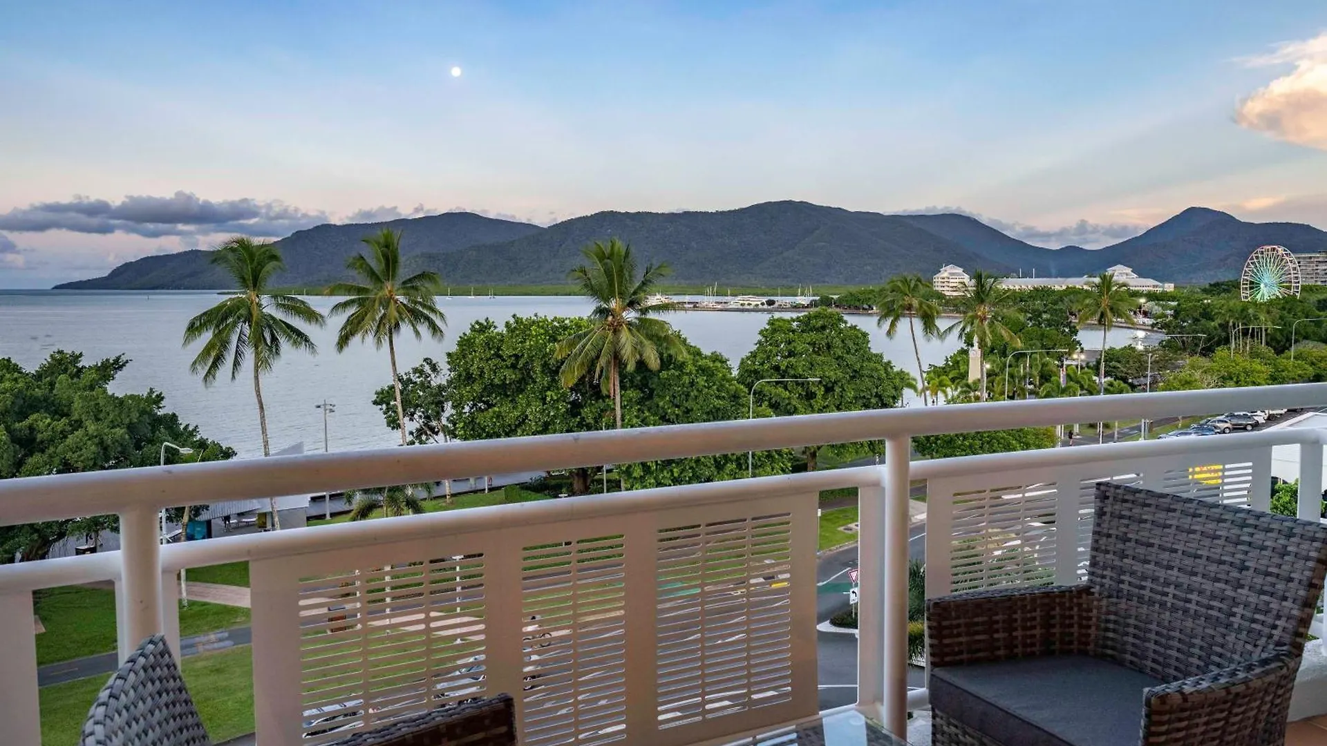 Doubletree By Hilton Cairns Hotel